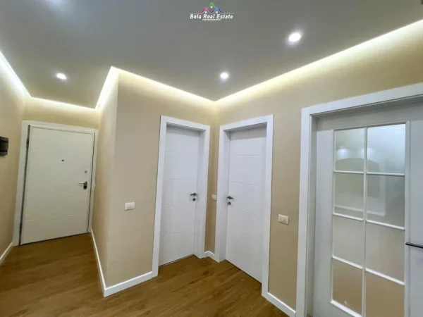 Tirane, jepet me qera apartament 1+1+Ballkon Kati 4, 84 m² 750 € (Rruga e Elbasanit)