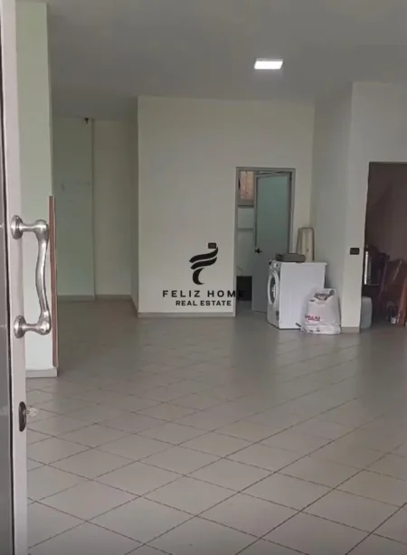 Tirane, jepet me qera magazine Kati 0, 100 m² 500 € (5 MAJI)