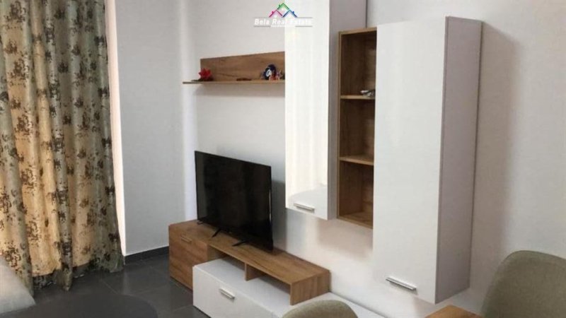 Tirane, jepet me qera apartament 1+1+Ballkon Kati 4, 60 m² 350 € (fresku)