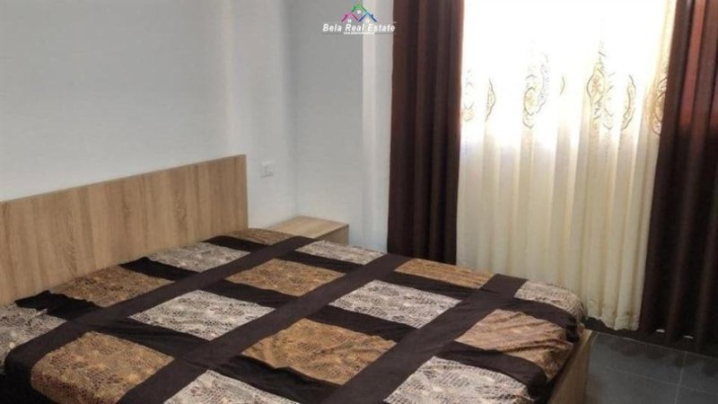 Tirane, jepet me qera apartament 1+1+Ballkon Kati 4, 60 m² 350 € (fresku)