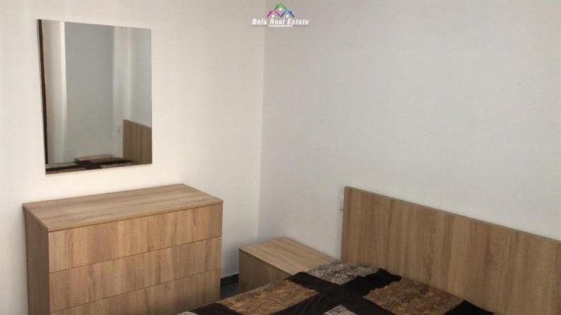 Tirane, jepet me qera apartament 1+1+Ballkon Kati 4, 60 m² 350 € (fresku)