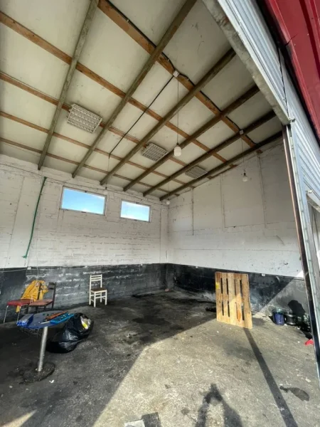 Tirane, jepet me qera ambjent biznesi Kati 0, 133 m² 1.000 € (Afer Ures se Institutit)