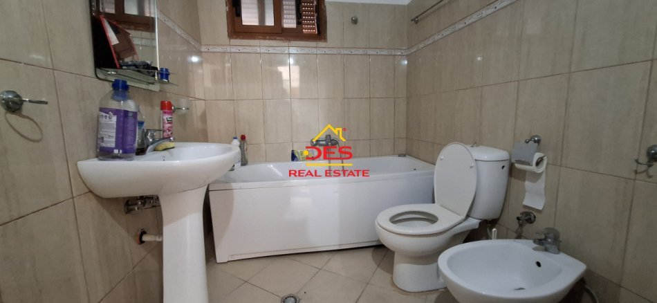 Vlore, jepet me qera shtepi 1+1+Ballkon Kati 0, 80 m² 350 € (Rruga Dhimitër Konomi)