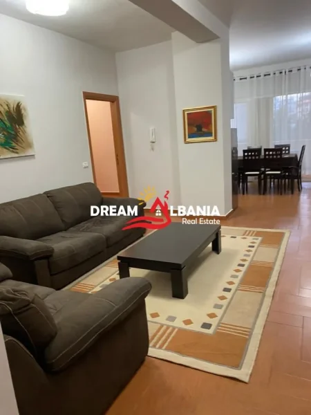 Tirane, jepet me qera apartament 2+1 Kati 2, 126 m² 700 € (liqeni artificial)
