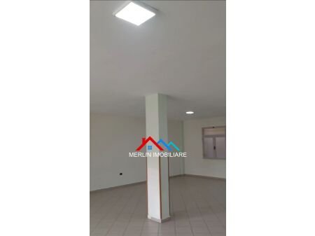 Tirane, jepet me qera ambjent biznesi Kati 0, 100 m² 450 € (Rruga Besa)