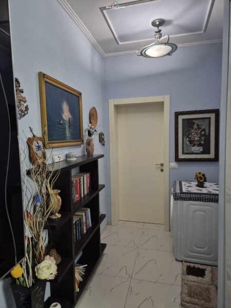 Tirane, jepet me qera apartament 1+1+Ballkon Kati 6, 70 m² 550 € (tregu elektrik)