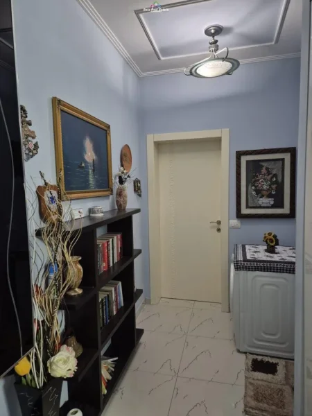 Tirane, jepet me qera apartament 1+1+Ballkon Kati 6, 70 m² 550 € (tregu elektrik)