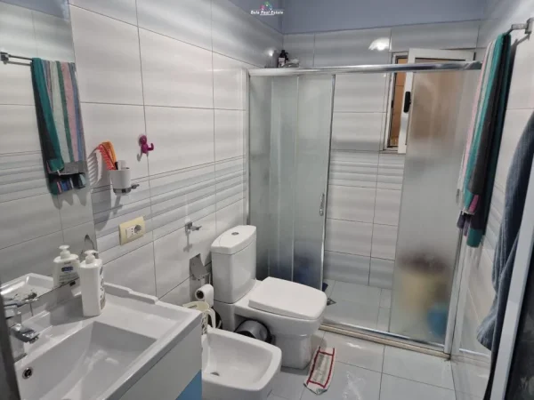 Tirane, jepet me qera apartament 1+1+Ballkon Kati 6, 70 m² 550 € (tregu elektrik)