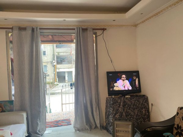 Tirane, shitet garsonier 1+1+Ballkon Kati 1, 42 m² 45.000 € (ne rrugen Njazi Meka Tirane.)