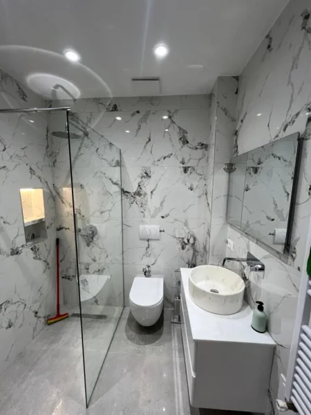 Tirane, jepet me qera apartament 1+1 Kati 7, 71 m² 700 € (Komuna e Parisit)