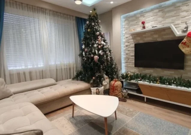 Tirane, jepet me qera apartament 1+1 Kati 4, 63 m² 700 € (Komuna e Parisit)