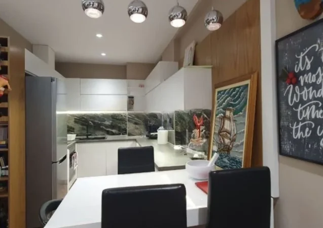 Tirane, jepet me qera apartament 1+1 Kati 4, 63 m² 700 € (Komuna e Parisit)