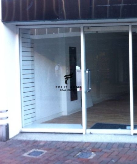 Tirane, jepet me qera dyqan Kati 0, 40 m² 700 € (RRUGA E BARRIKADAVE)