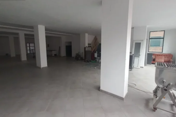 Tirane, jepet me qera ambjent biznesi Kati 1, 260 m² 1.560 € (Kamez)