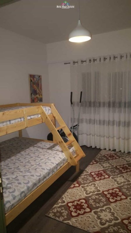 Tirane, jepet me qera apartament 2+1+Ballkon Kati 3, 90 m² 680 € (liqeni i thate)