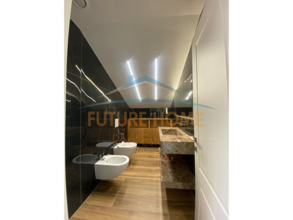 Tirane, jepet me qera Vile 2 Katshe , 750 m² 5.000 € (MYSLYM KETA)