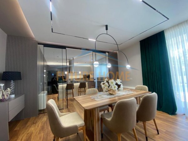 Tirane, jepet me qera Vile 2 Katshe , 750 m² 5.000 € (MYSLYM KETA)