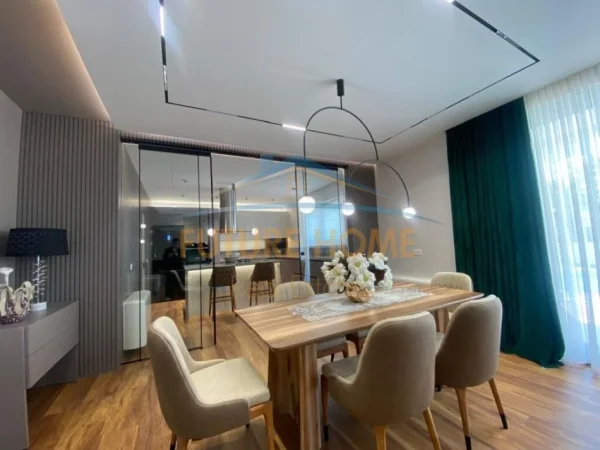 Tirane, jepet me qera Vile 2 Katshe , 750 m² 5.000 € (MYSLYM KETA)