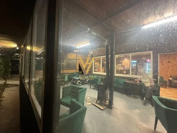 Tirane, jepet me qera bar-resorant Kati 0, 1.200 m² 1.000 € (KOMBINAT)