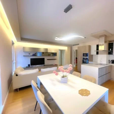 Tirane, shitet apartament 3+1 , 138 m² 368.000 € (Kompleksi Kontakt)