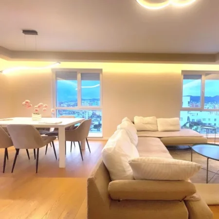 Tirane, shitet apartament 3+1 , 138 m² 368.000 € (Kompleksi Kontakt)