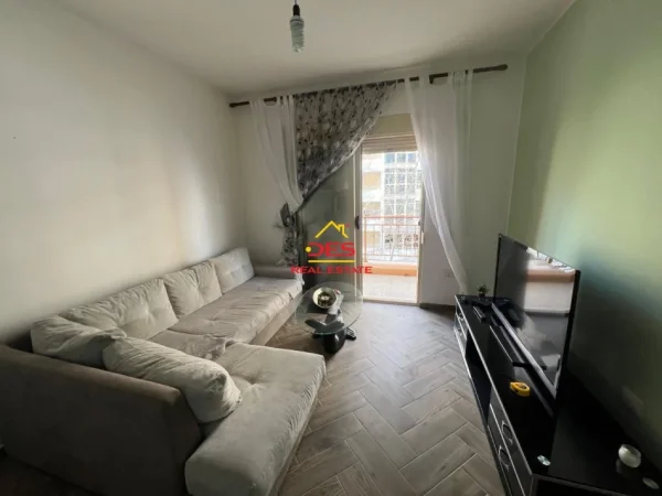 Vlore, shitet apartament 1+1+Ballkon Kati 3, 75 m² 120.000 € (Rruga Murat Tërbaçi)