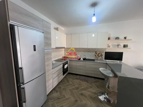 Vlore, shitet apartament 1+1+Ballkon Kati 3, 75 m² 120.000 € (Rruga Murat Tërbaçi)