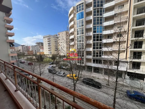 Vlore, shitet apartament 1+1+Ballkon Kati 3, 75 m² 120.000 € (Rruga Murat Tërbaçi)