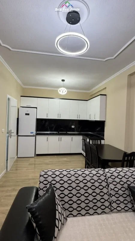 tirane, jepet me qera apartament 1+1+Ballkon Kati 5, 77 m² 700 € (21 dhjetori)