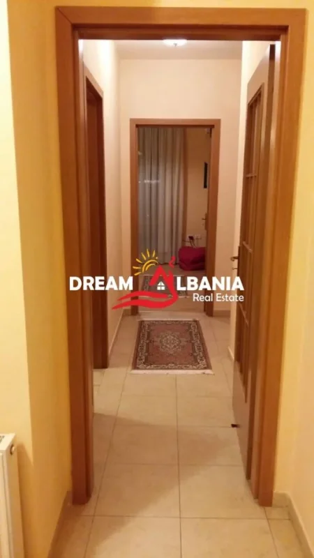 Tirane, jepet me qera apartament 2+1+Ballkon Kati 7, 111 m² 1.000 € (bllok)