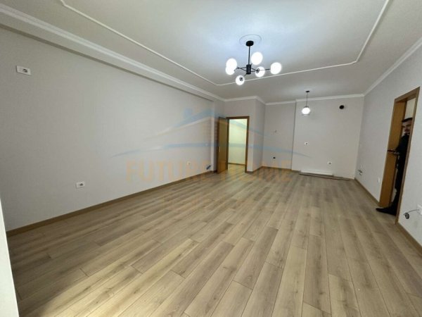 Shitet, Apartament 2+1, Yzberisht. UNA49051