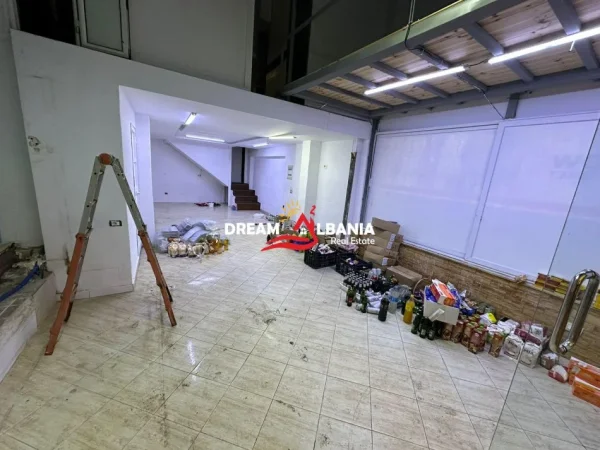 Tirane, jepet me qera dyqan Kati 0, 130 m² 600 € (Vasil Shanto)