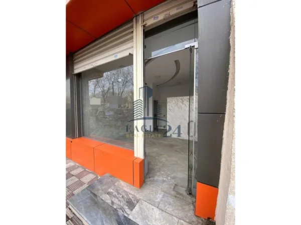 Tirane, jepet me qera dyqan , 20 m² 400 € (Dritan Hoxha)