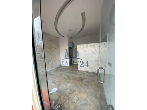 Tirane, jepet me qera dyqan , 20 m² 400 € (Dritan Hoxha)