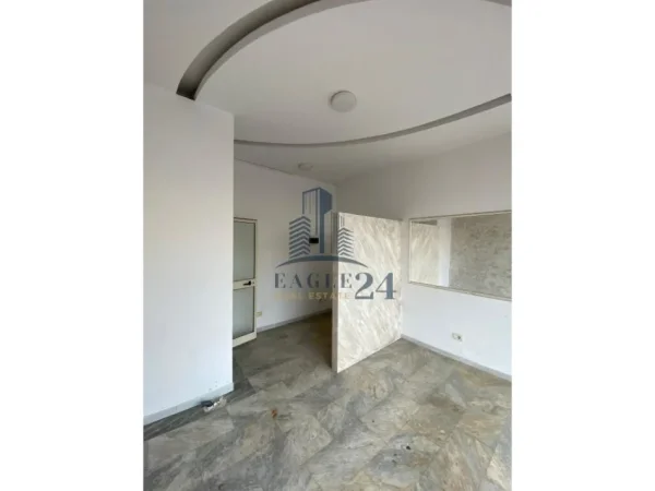 Tirane, jepet me qera dyqan , 20 m² 400 € (Dritan Hoxha)