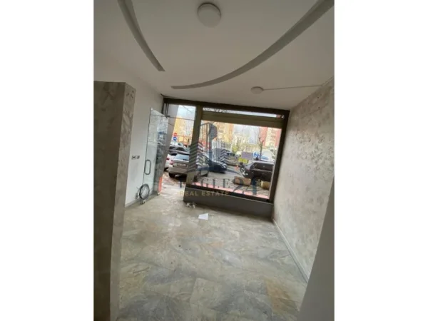 Tirane, jepet me qera dyqan , 20 m² 400 € (Dritan Hoxha)
