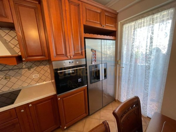 Tirane, jepet me qera apartament 2+1 Kati 10, 110 m² 1.200 € (Stadiumi Air Albania)