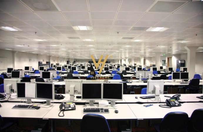 Tirane, jepet me qera zyre Kati 2, 750 m² 7.500 € (STACIONI I TRENIT)