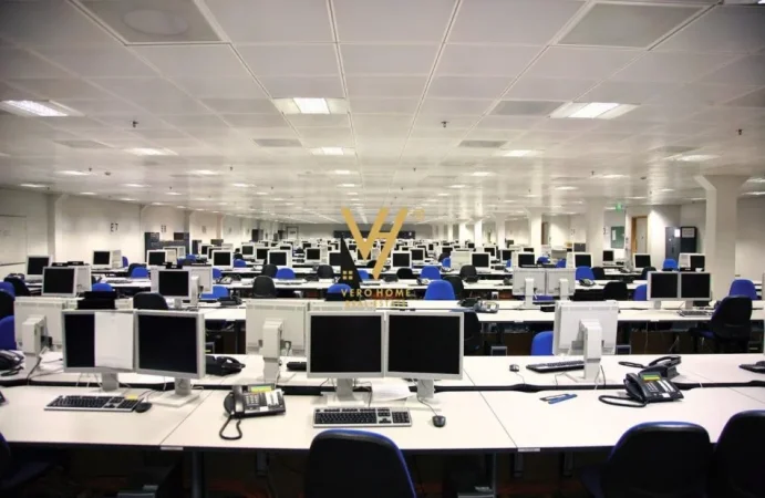 Tirane, jepet me qera zyre Kati 2, 750 m² 7.500 € (STACIONI I TRENIT)