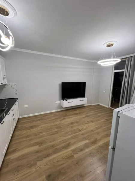 Tirane, jepet me qera apartament 1+1+Aneks+Ballkon Kati 7, 70 m² 700 € (Kompleksi Kika 1)