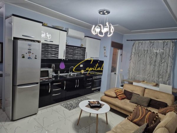 Tirane, jepet me qera apartament 1+1 Kati 6, 70 m² 550 € (ISH TREGU ELEKTRIK)
