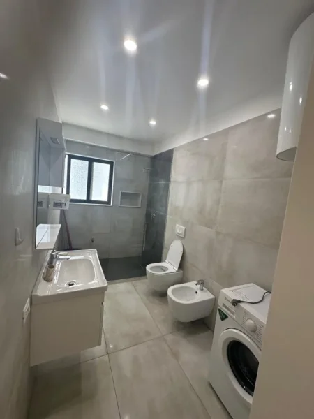 Tirane, jepet me qera Vile 2+1 Kati 3, 100 m² 500 € 