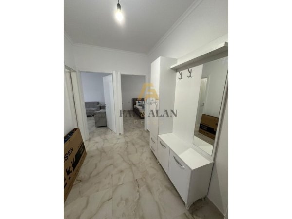 Tirane, jepet me qera apartament 1+1 Kati 1, 400 € (Komisariati nr 4)