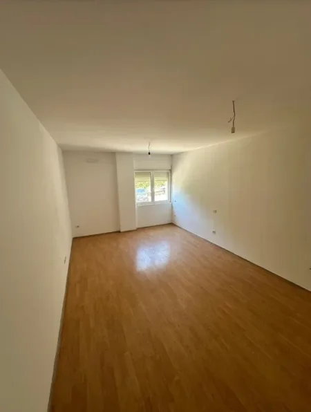 Tirane, shitet apartament 2+1 Kati 2, 91 m² 100.000 € (Fresk)