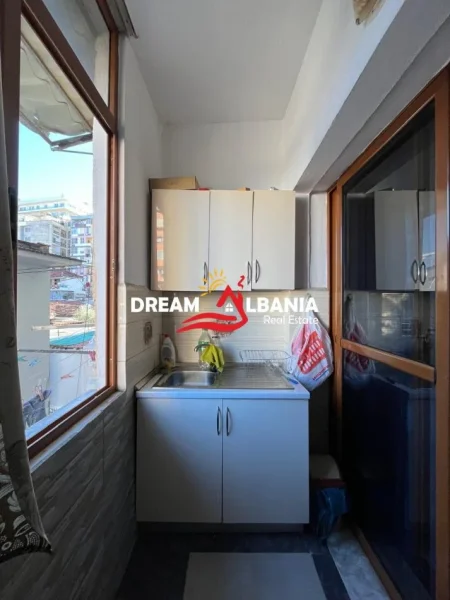 Tirane, shitet apartament 2+1 Kati 2, 90 m² 155.000 € (stacioni trenit)