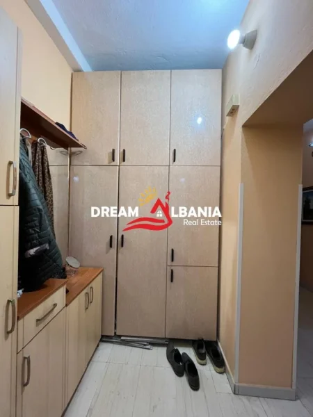 Tirane, shitet apartament 2+1 Kati 2, 90 m² 155.000 € (stacioni trenit)