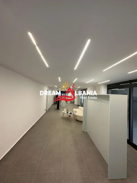 Tirane, shitet dyqan Kati 1, 139 m² 345.000 € (Spitali Amerikan3)