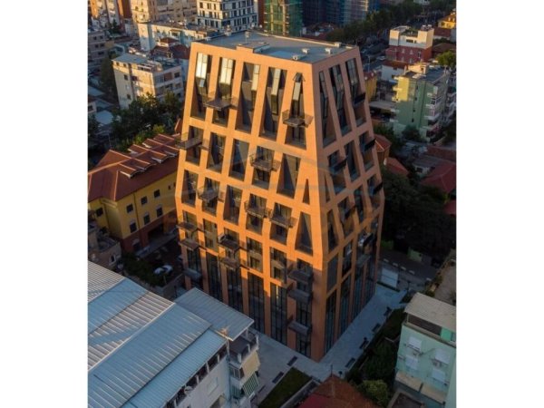 Tirane, shes apartament 3+1+Ballkon Kati 8, 418.000 € (Rruga e Kavajes)