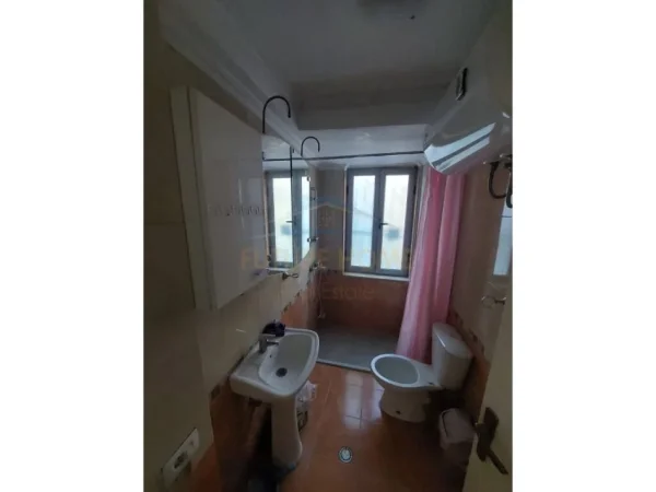 Tirane, shitet apartament 2+1 Kati 1, 72 m² 188.000 € (Rruga e Kavajes)