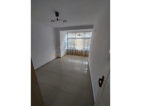 Tirane, shitet apartament 2+1 Kati 1, 72 m² 188.000 € (Rruga e Kavajes)